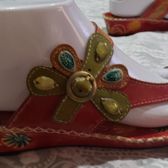 L' Artiste Sandals - Picture 1 of 8